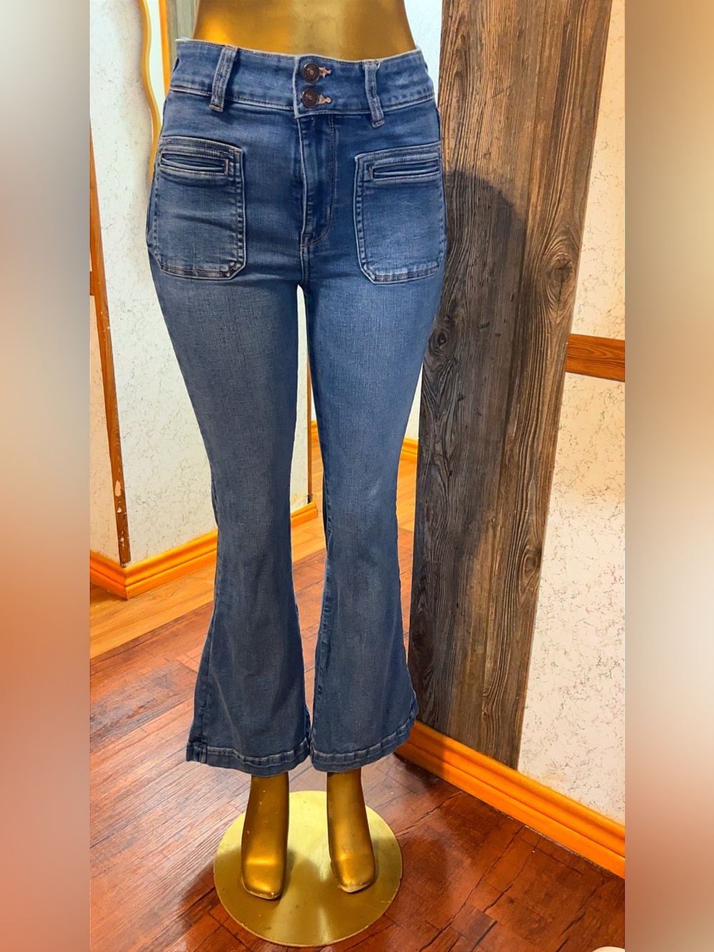 American Eagle Women’s Size 8 Regular Flare Jeans